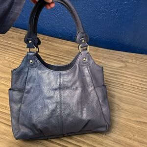 CUORE & PELLE 100% BLUE PEBBLED LEATHER HANDBAG WITH GOLD HARDWARE